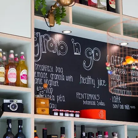 The Bellhop מלון 3*