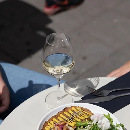 The Bellhop מלון 3*