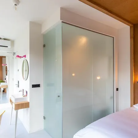 The Bellhop מלון